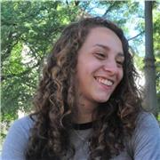 Studentessa universitaria che ha frequentato il liceo musicale e che continua il suo percorso in conservatorio